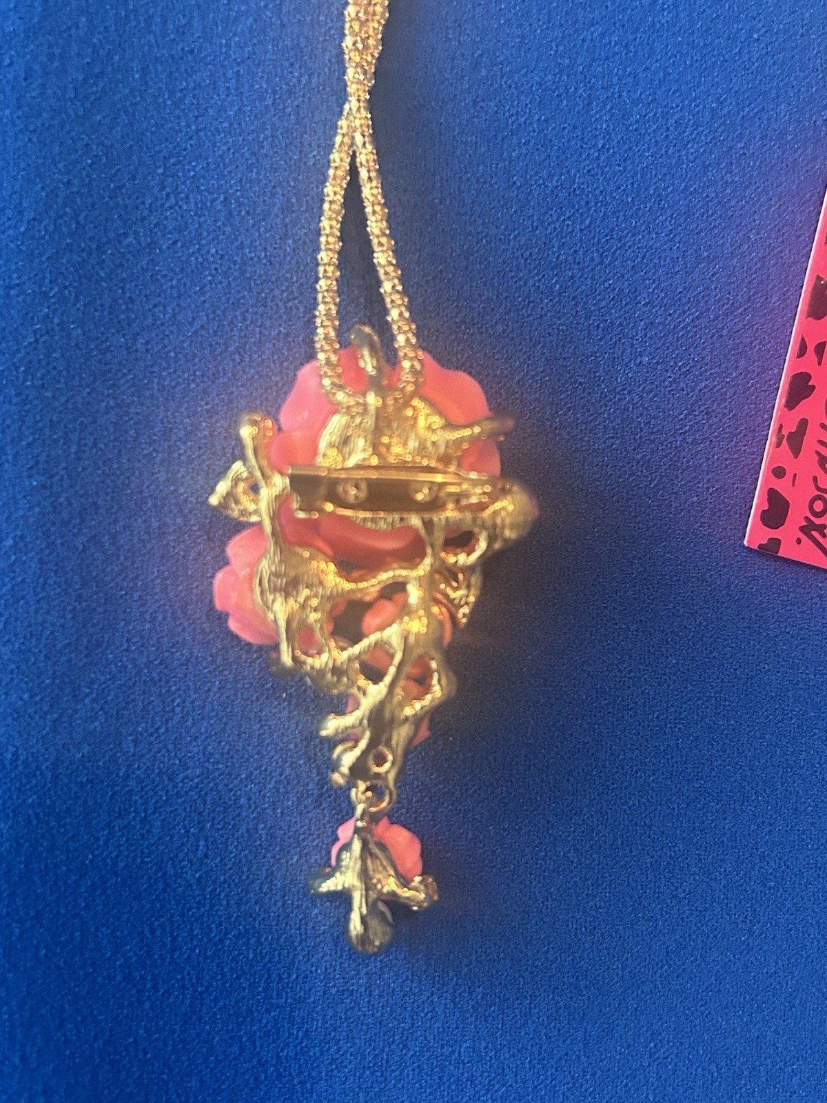 NWT BETSY JOHNSON Gold Tone Pendant Necklace – Rose And Pearl Design