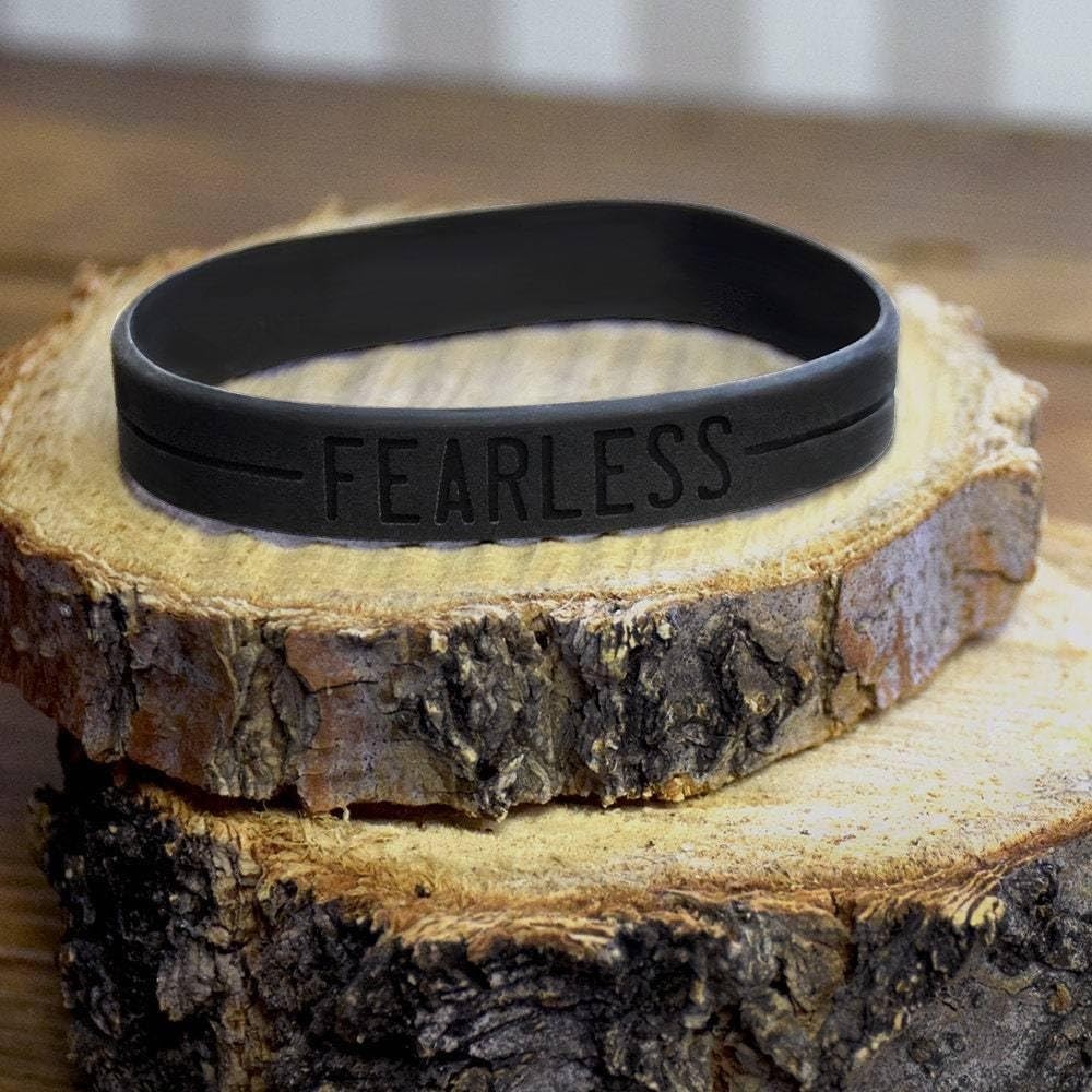 Fearless Black Silicone Bracelet – Inspirational Wristband for Active Women