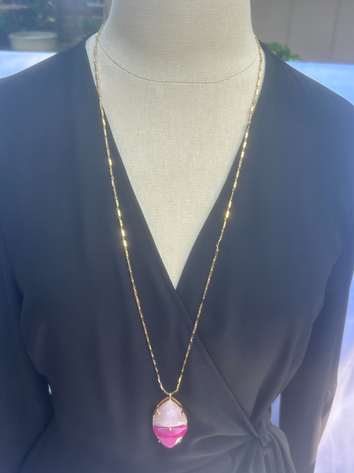 PREMIER DESIGNS GEOMETRIC SPLIT TRIANGLE PENDANT NECKLACE TONE MAGENTA PINK WHIT