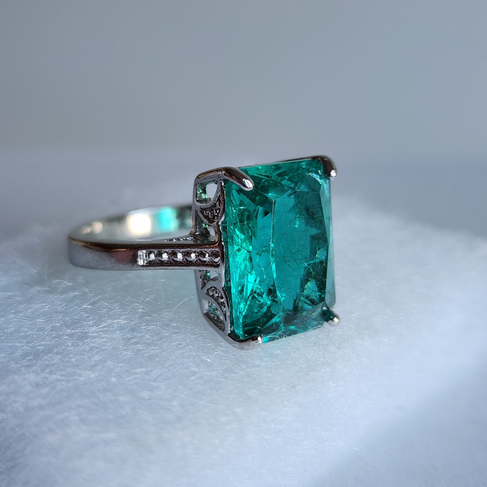 Size 8.75 Sterling Silver Emerald Cut Green Stone Ring Statement 4.3g