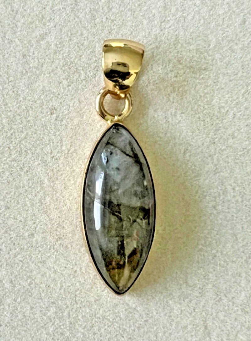 Labradorite Pendant Alchemia by Charles Albert – Zero Karat Gold. Ships Free