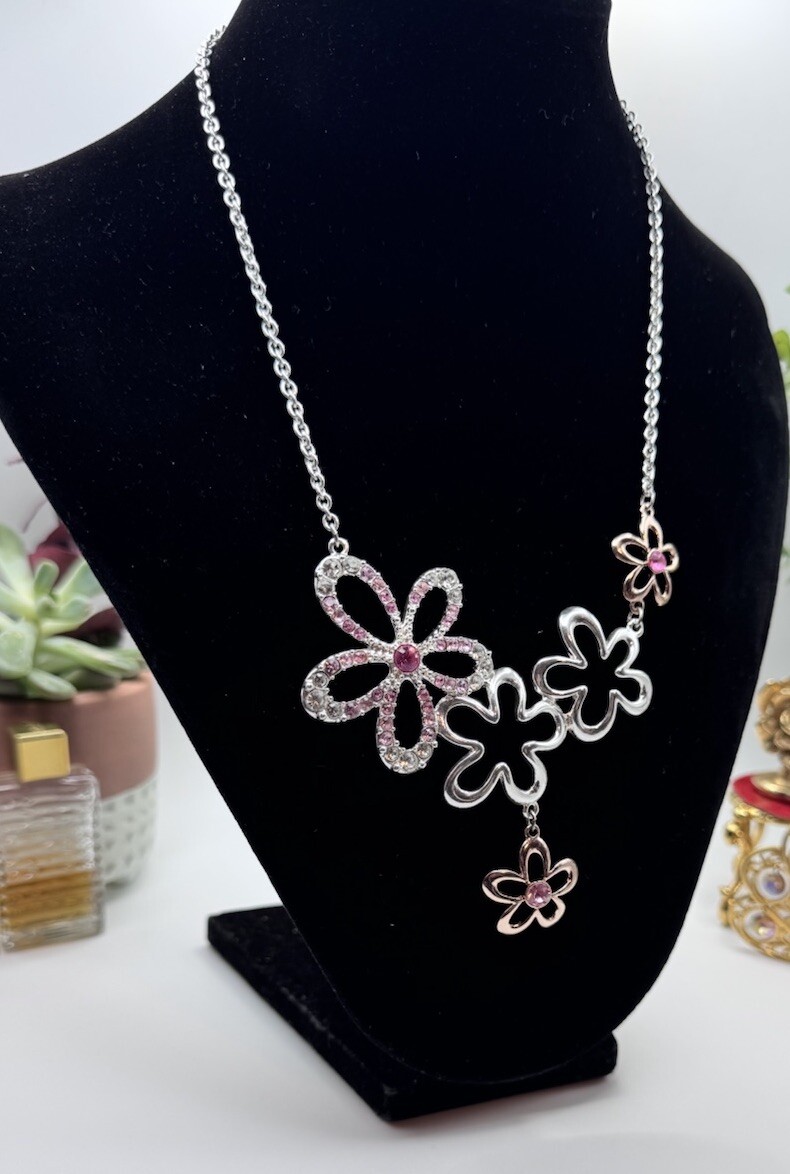 SAQ Silver And Copper Tone Flowers Designed Whit Rhinestone- Cute Necklace
