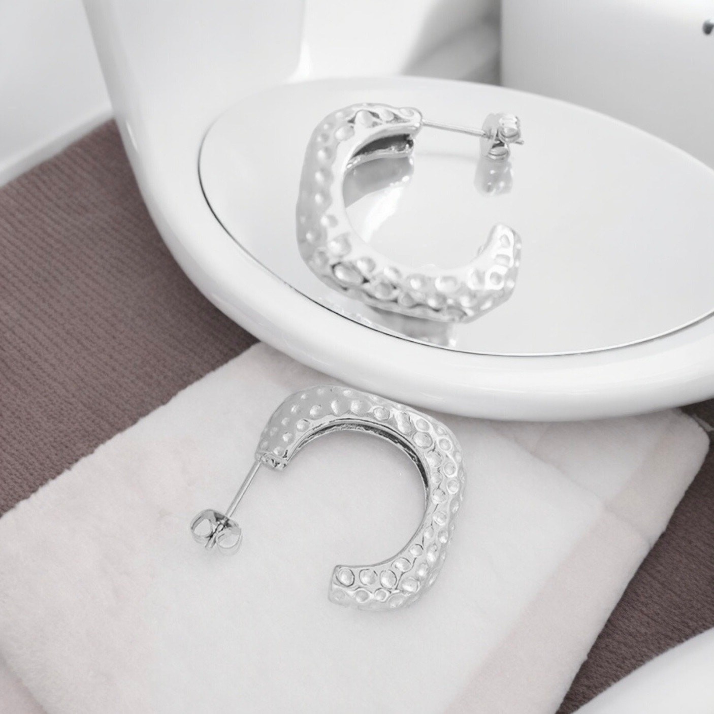 NEW 18 karat white gold plated C-shaped drop hoop earrings jewelry B15A
