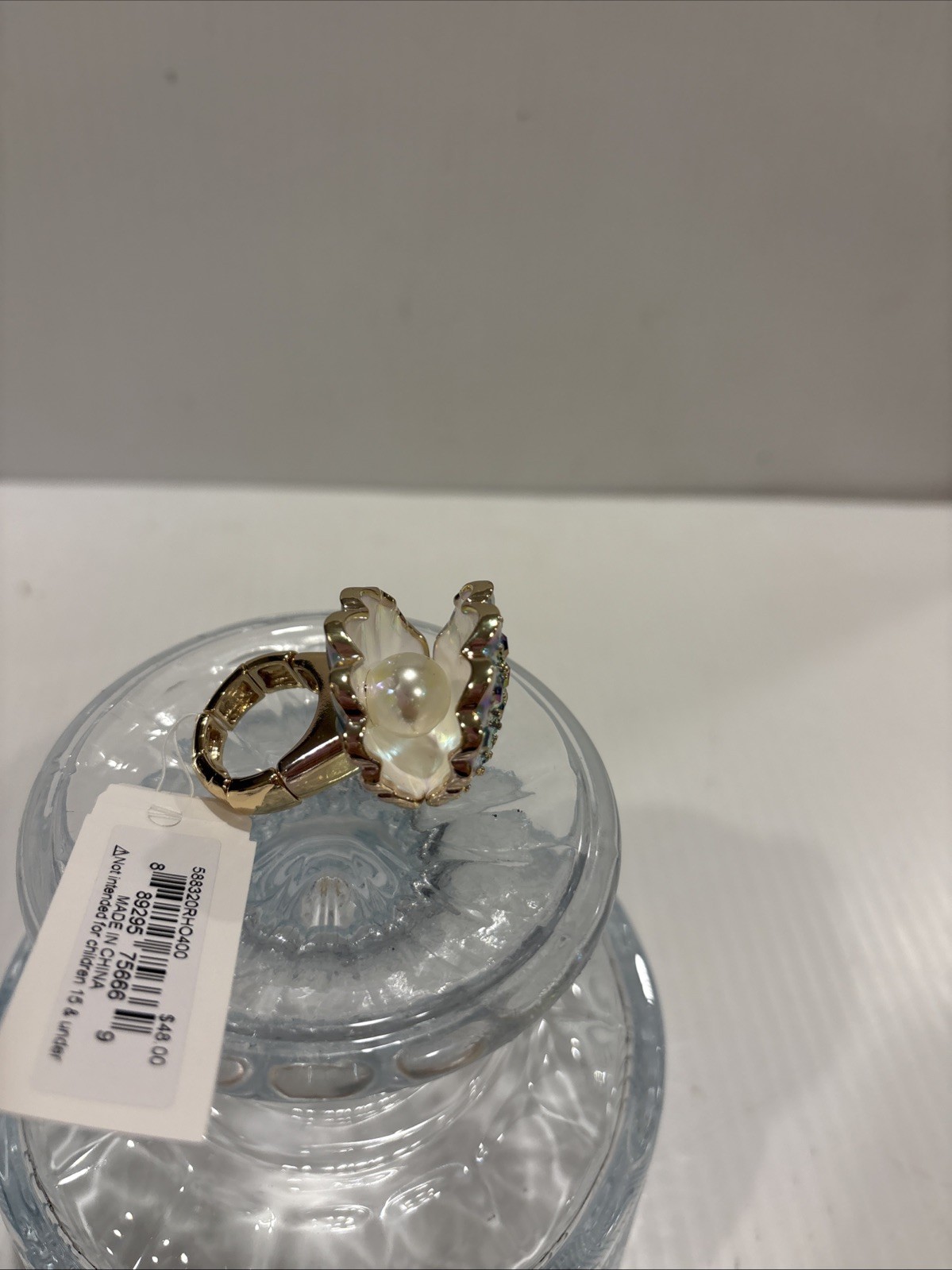 NEW PRETTY BETSEY JOHNSON IRIDESCENT SCALLOPED SEA SHELL STRETCH RING PEARL NWT