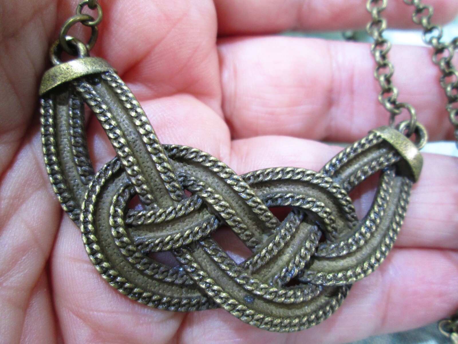 Antiqued Brass Tone Knotted Pendant Necklace 18″-20.5″ / 4N