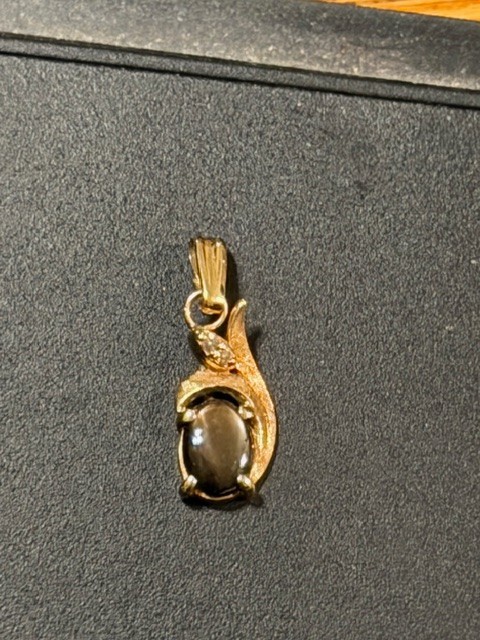 Vintage 14k Yellow Gold Star Saphire & Diamond Pendant 1.4 Grams