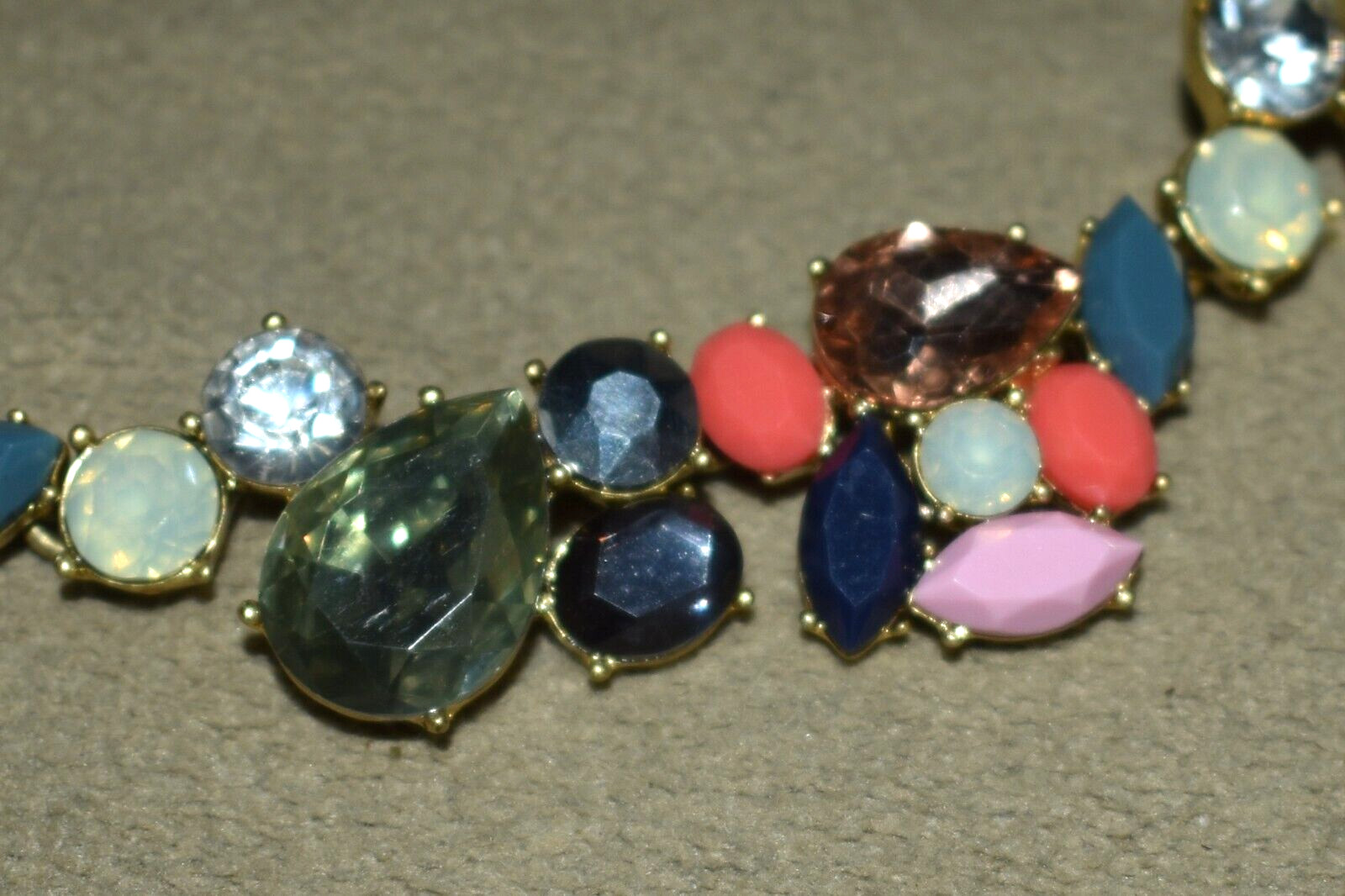 J. CREW Cluster Multi- Colors Stones Gold Tone Chain Statement Necklace 18″ B1