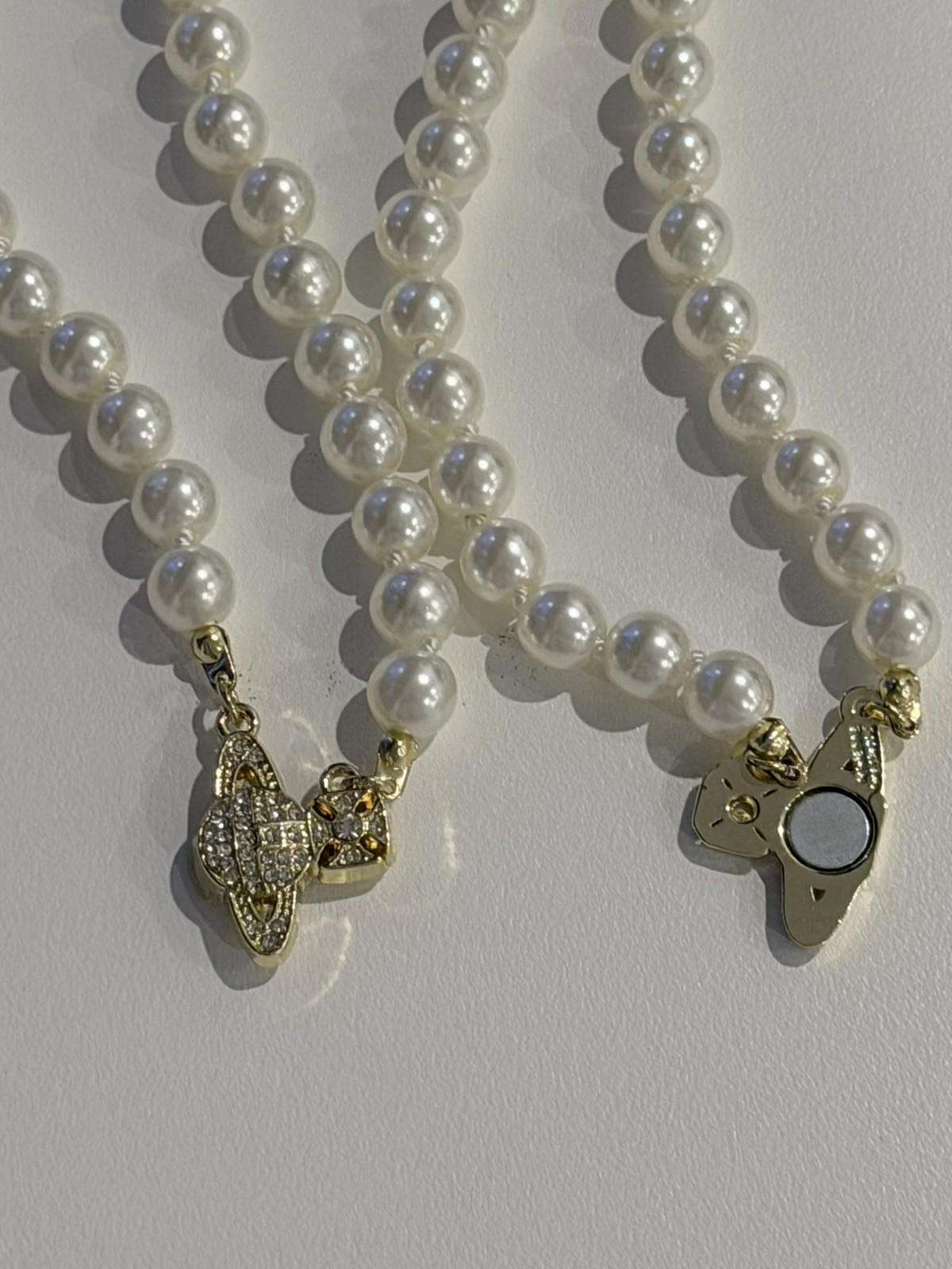 VW Two Row Pearl Bas Relief Choker – Gold