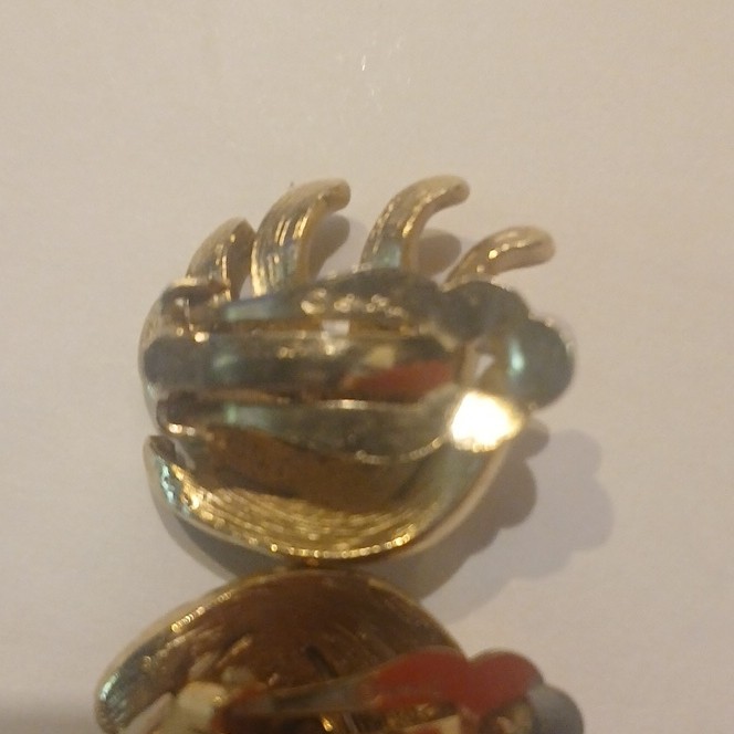 Vintage MGold Tone Textured Swirl Leaf Fan Clip-On Earrings, Trifari Stamped