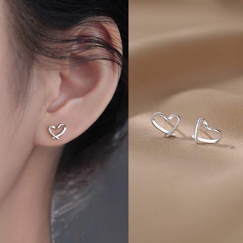 Women’s Fashionable Heart-shaped Ear Studs Simple Silvery Earrings Copper