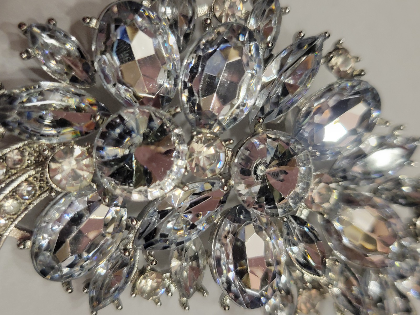 Big Beautiful Clear Floral Flower Bouquet Leaf All Occasions Brooch Pin CA P85-1