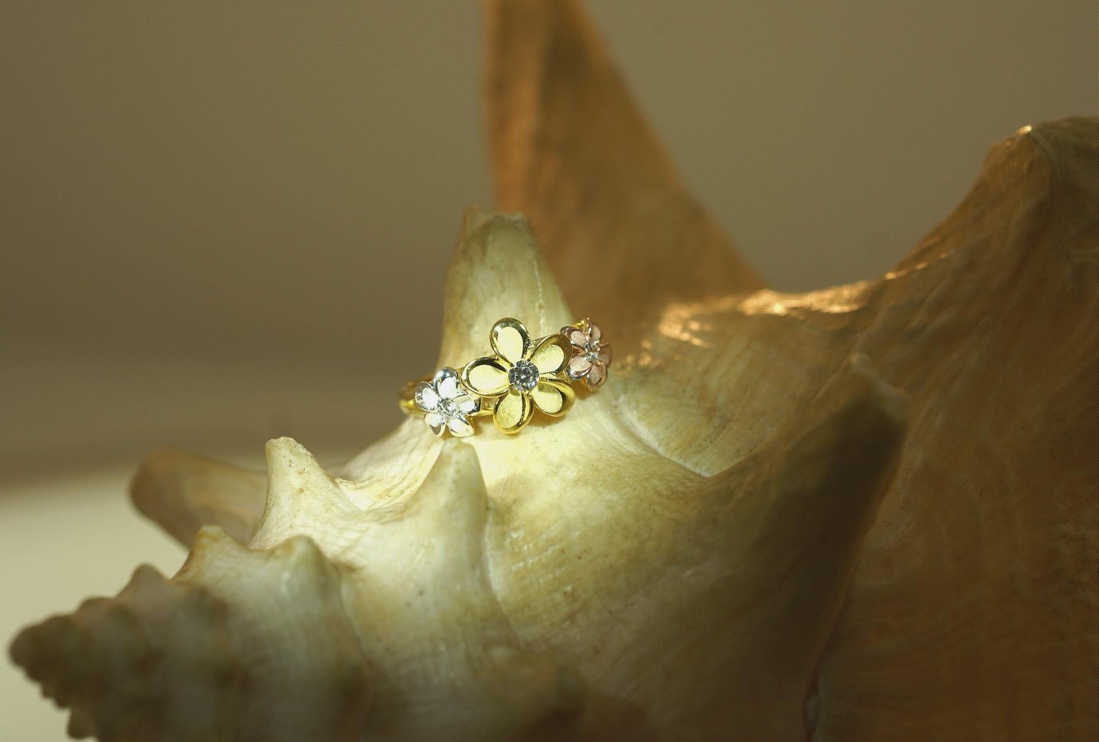 10.5MM/6.5MM TRI-COLOR GOLD PLATED 925 SILVER HAWAIIAN FANCY PLUMERIA CZ RING