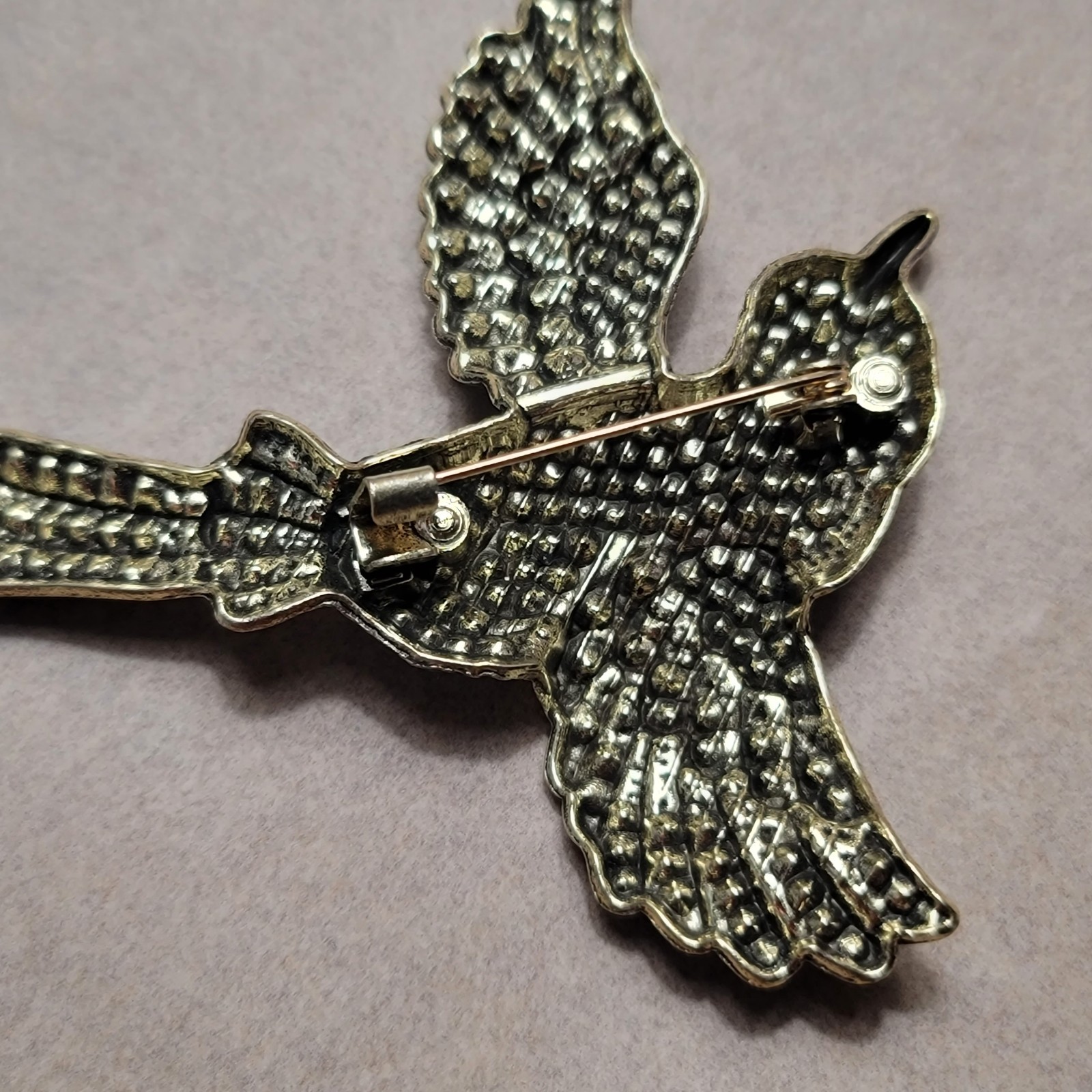 NWOT Heidi Daus-inspired Blue Rhinestone Blue Bird Flying Brooch Pin