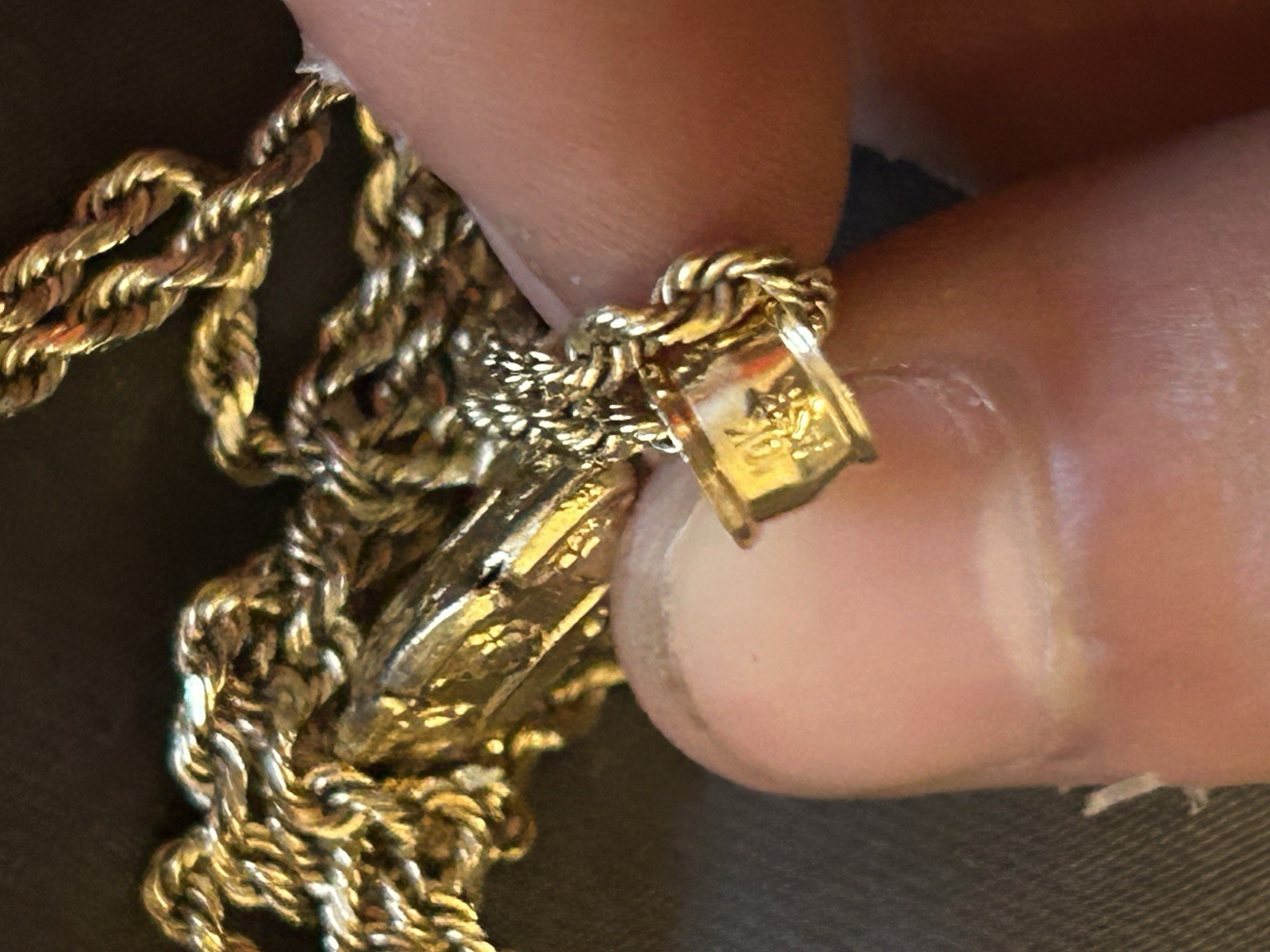 10KYellow Gold Rope Chain Necklace w/ Round Religious Medal Pendant, Signed
