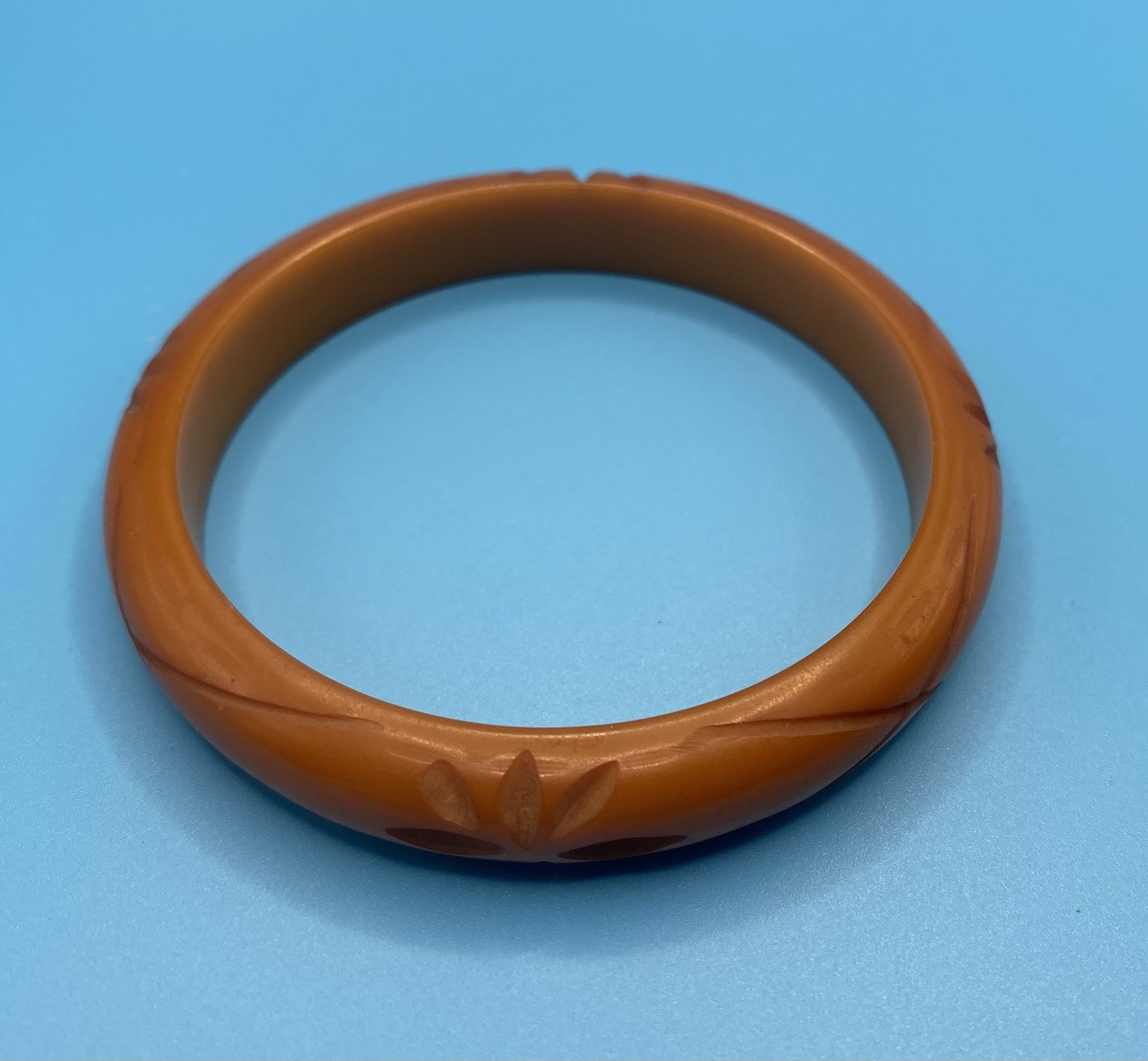 Carved Bakelite Pumpkin Bangle Bracelet, Round Shape, 3 in Length, No Stone