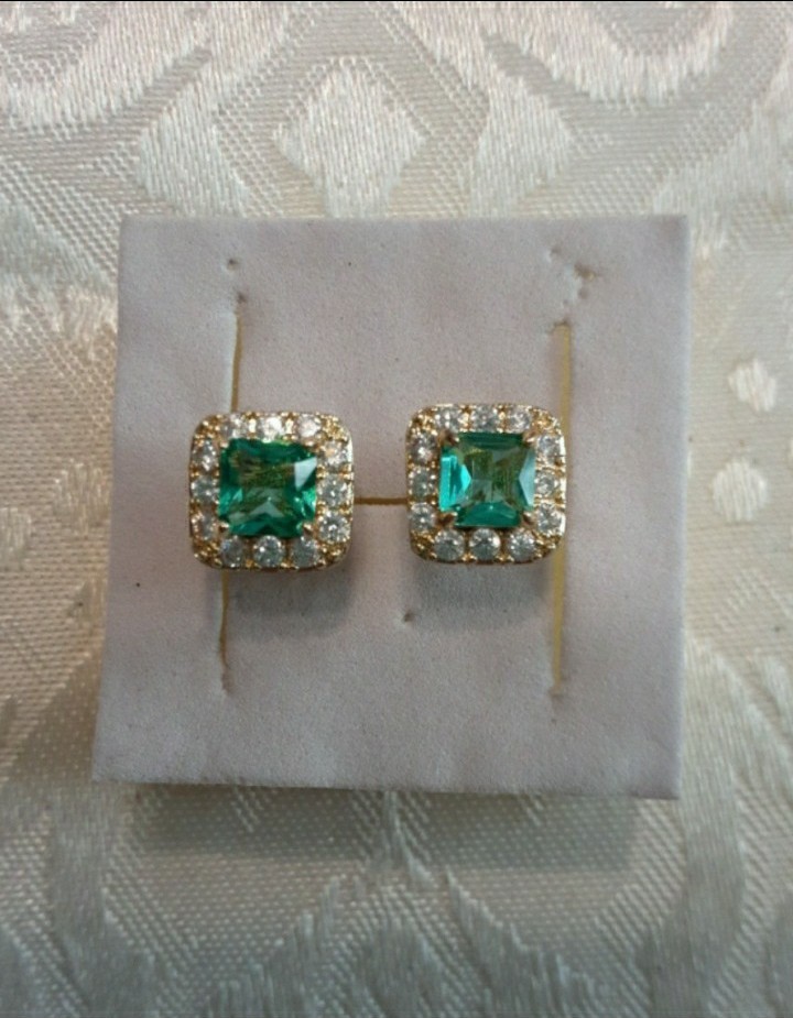 2.6 ctw lab created, princess cut green paraiba tourmaline with white cz accents