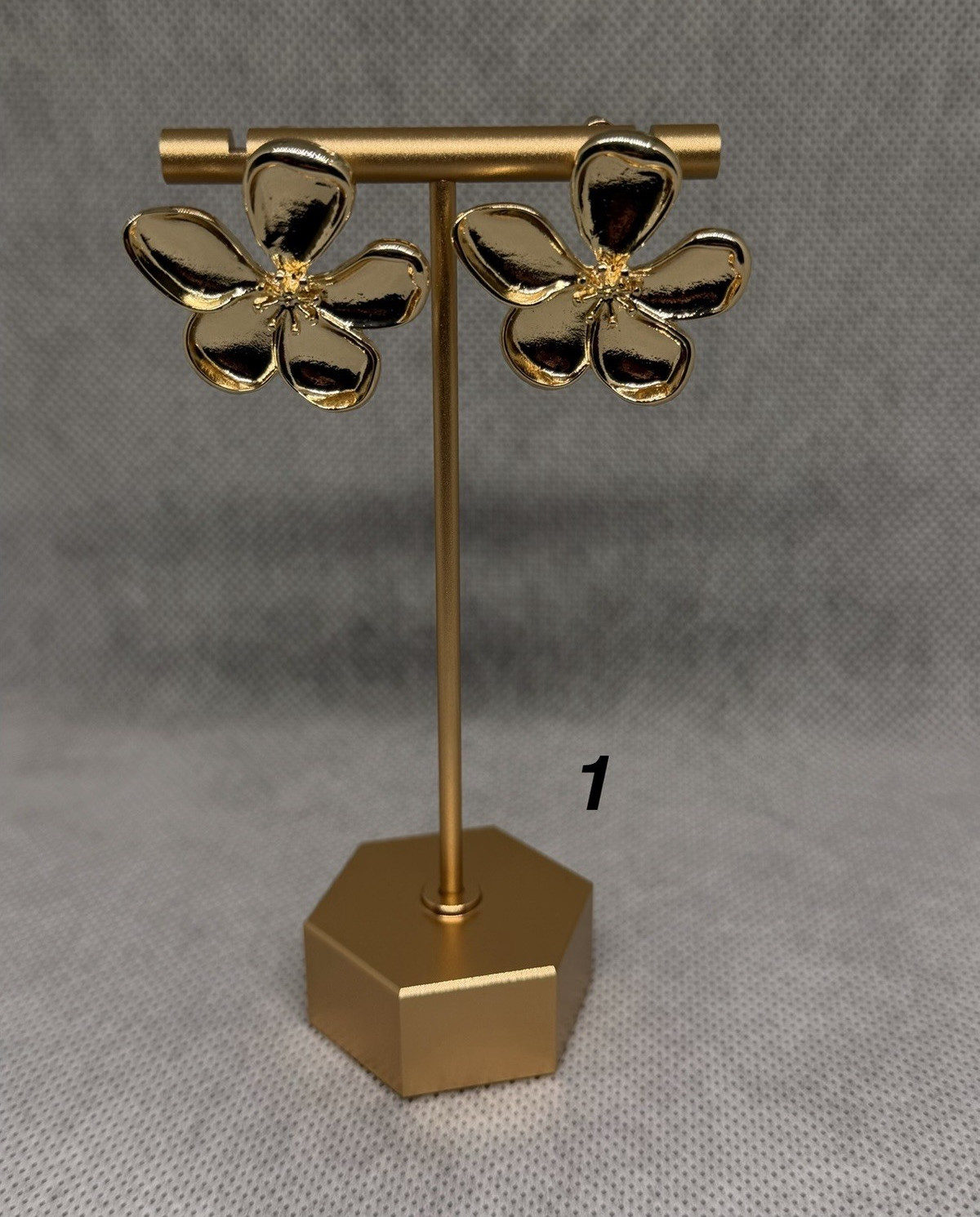 Gold Tone Metal Flower Stud Earrings for Lobe, No Stone Pair