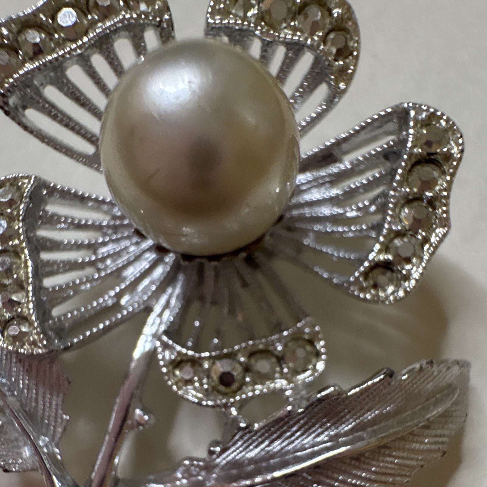 Vntg 1966 Sarah Coventry “Nocturne” Faux Pearl Rhinestone Flower Brooch Pin sign