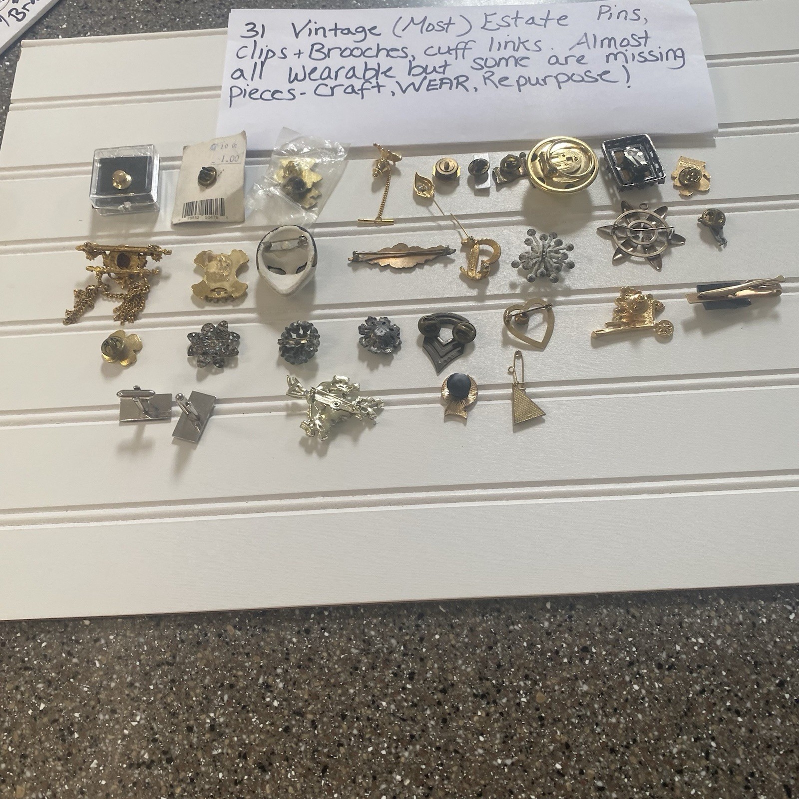 31 Pc Vintage Brooch Pin Lot Mixed Alloy All Different Estate Some Missing Gems