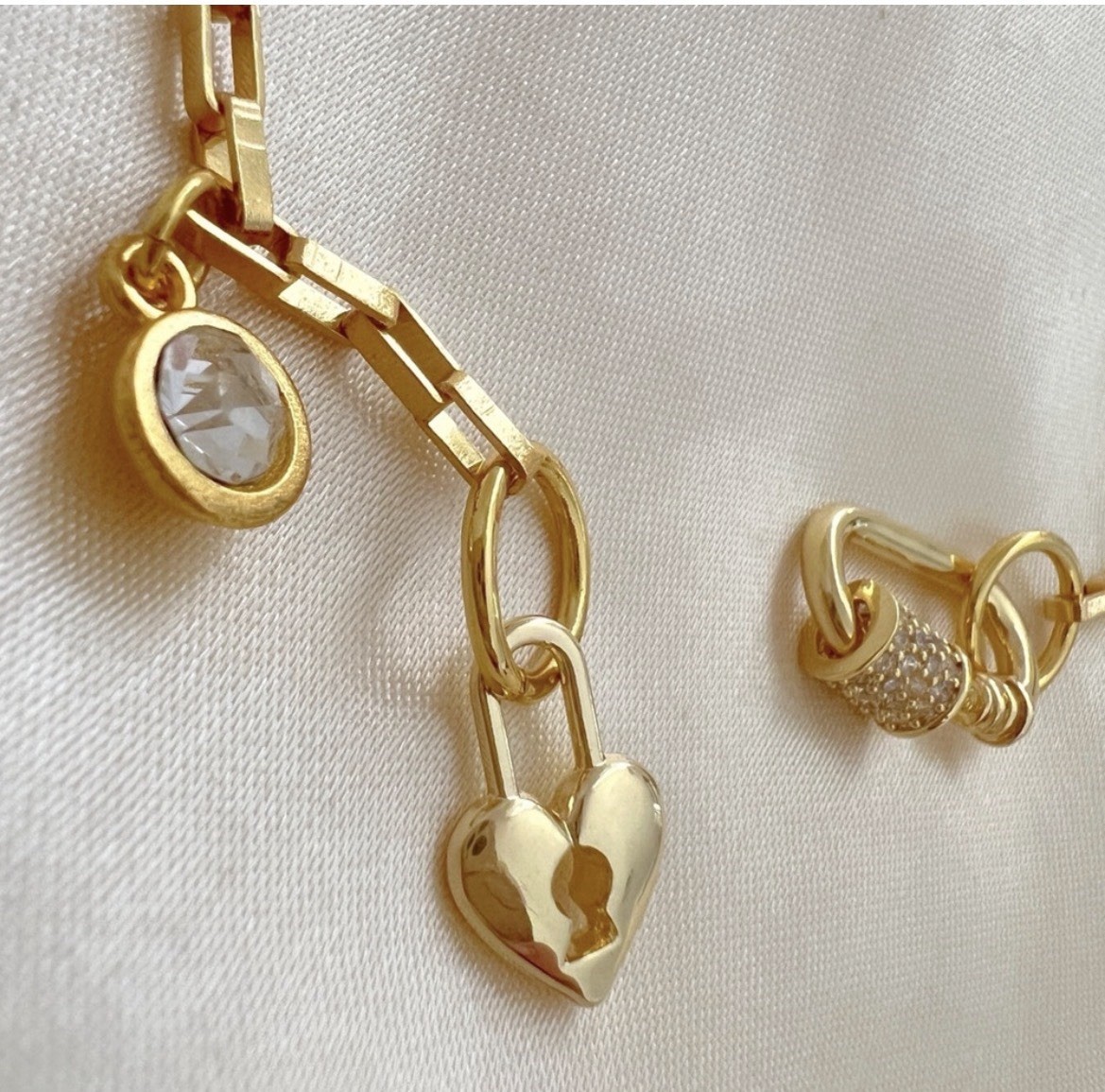 18K Gold Plated Locked Heart Carabiner Necklace Titanium Steal Womens Jewelry