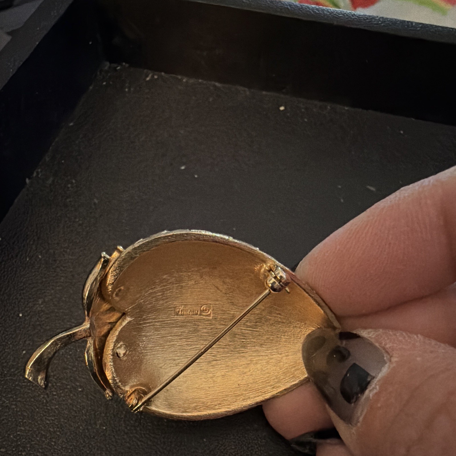 Signed Trifari Gold Tone Leaf Brooch Pin Nature Theme Metal No Stone