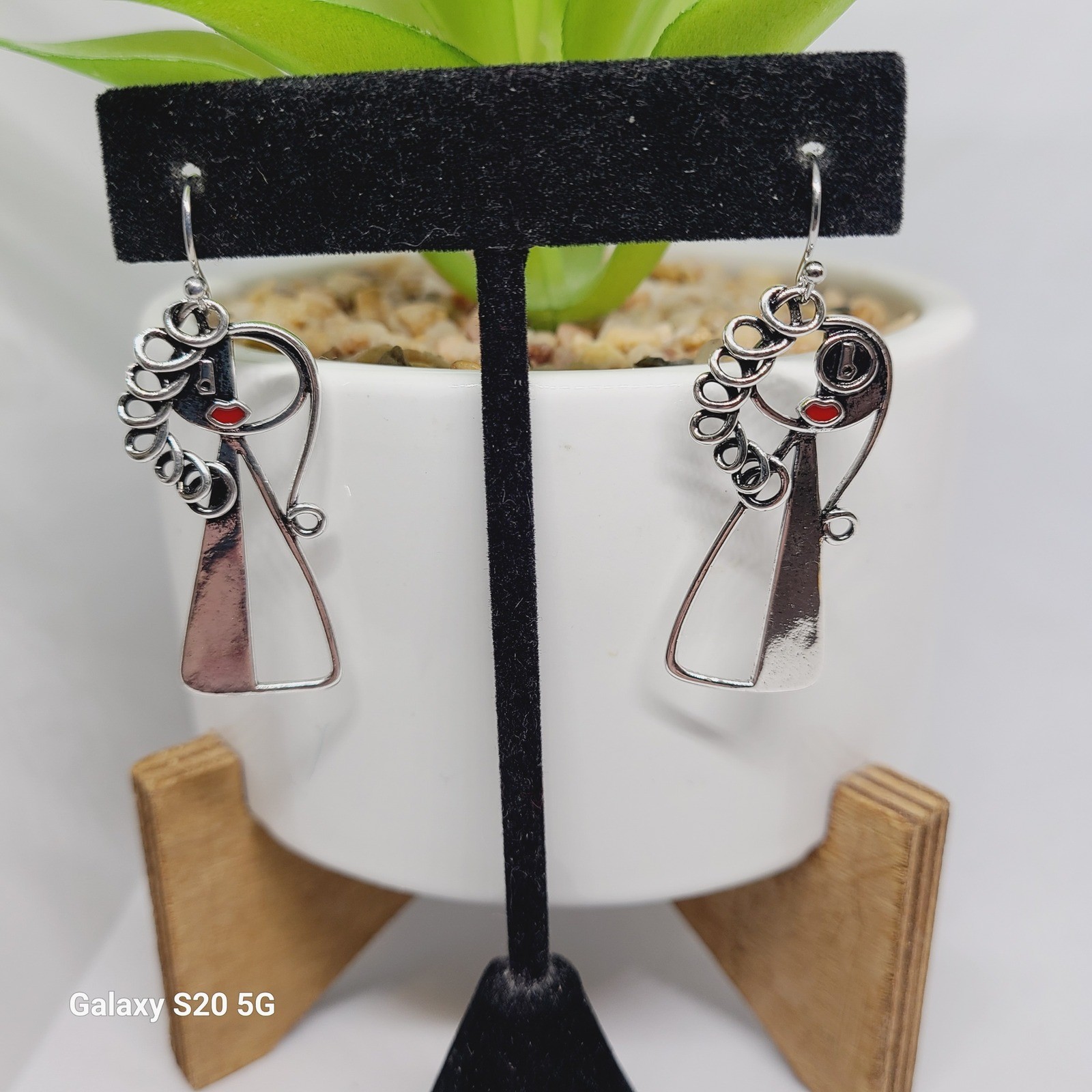 Unknown Brand Abstract Face Dangle Earrings Silver Tone Funky Unique NEW Ladies