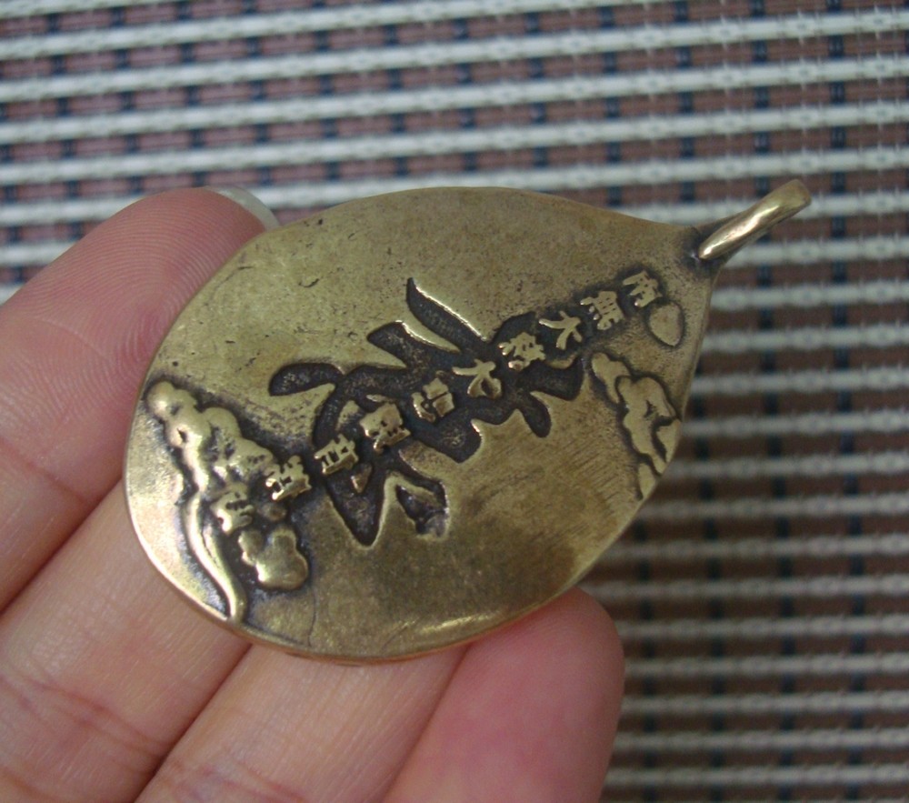 Vintage Brass Guanyin Metal Charm Pendant Leaf-Shaped Bodhisattva Amulet