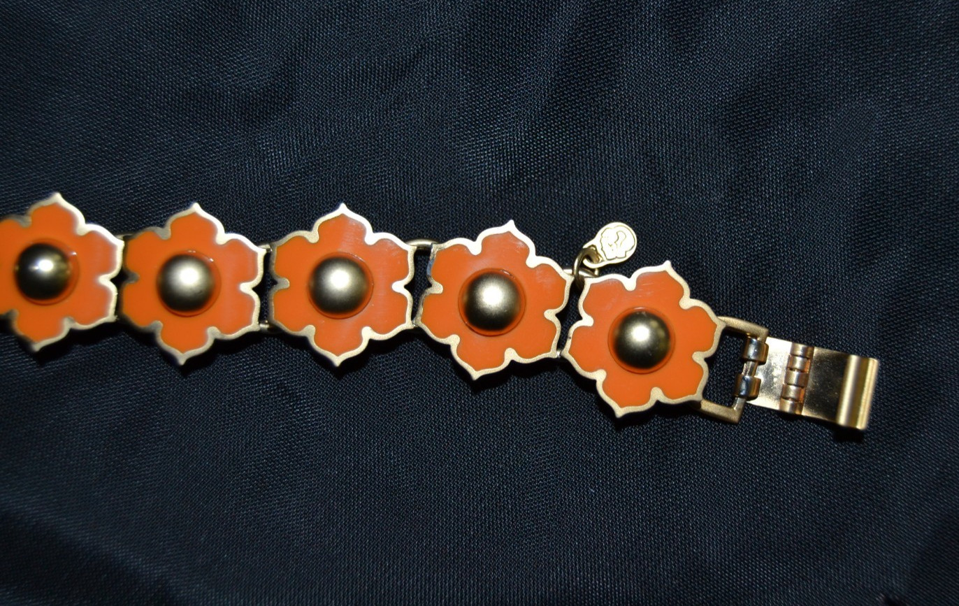 Spartina 449 Gold Tone Orange/Coral Bracelet Women’s 7-8 Inch Flower Shape