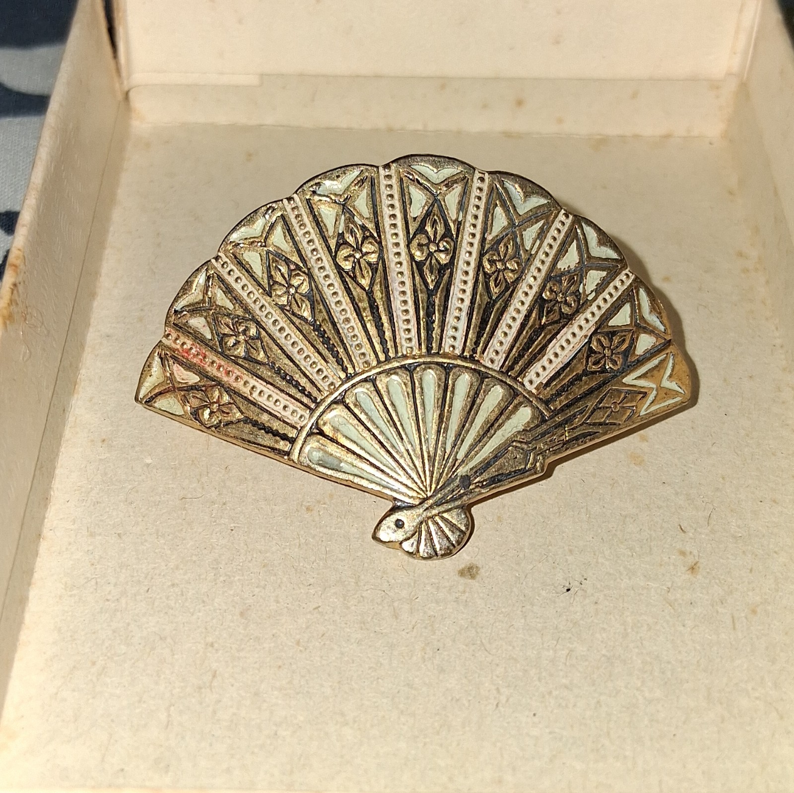 Gold Tone Fan Shape White Enamel Inlay Metal Brooch Pin Floral Theme