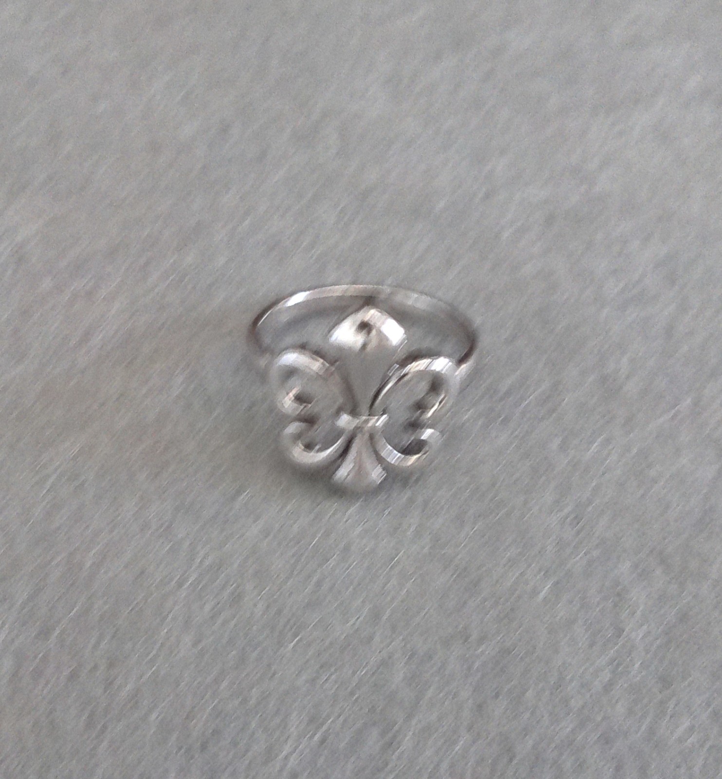 New Silvertone Fleur de Lis Ring Size 7.5 Perfect for All Occasions!