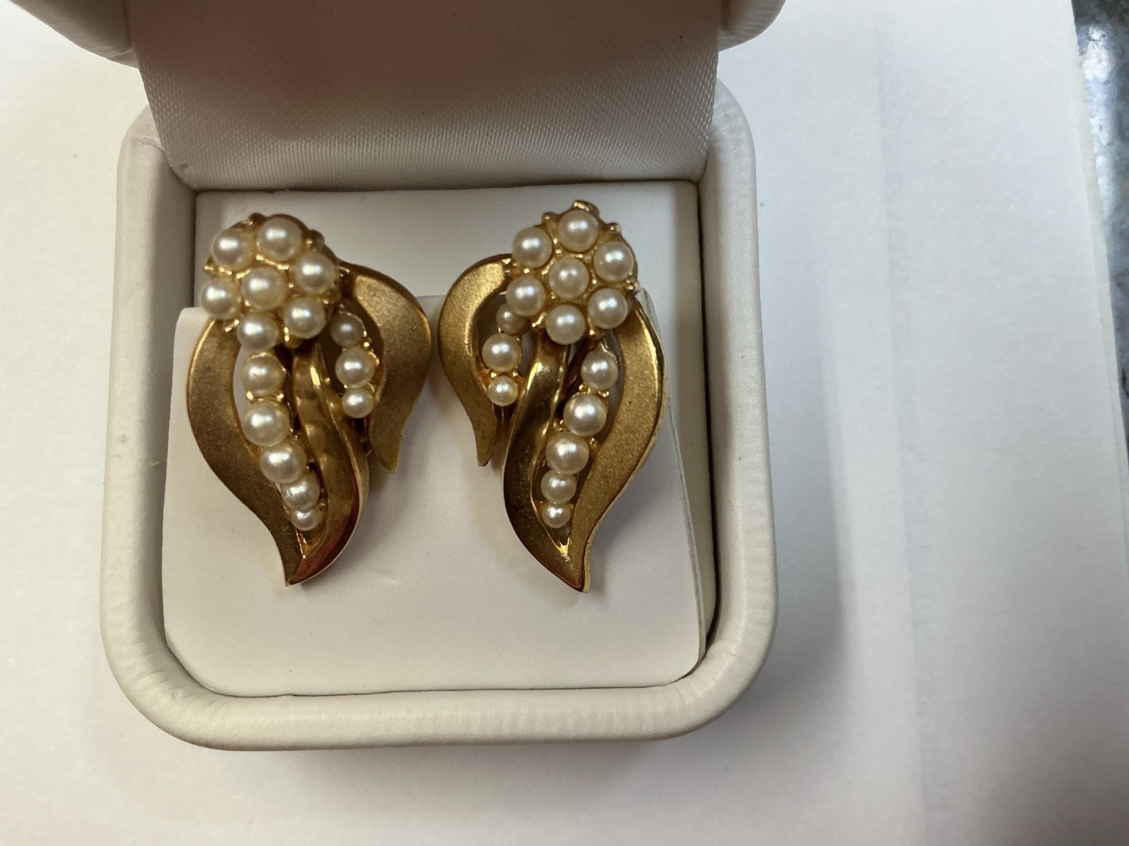 Vintage Trifari Signed Gold Tone Leaf Clip-On Earrings White Pearl Crystal