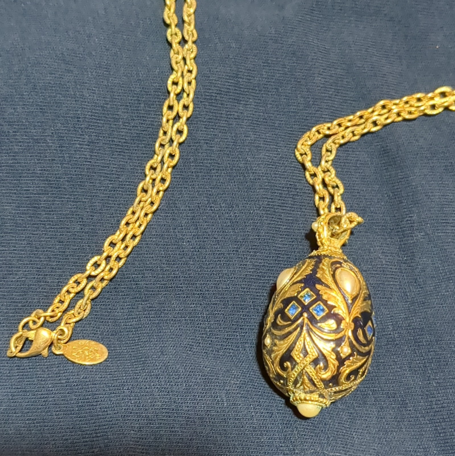 Gold Tone Rope Chain Necklace Egg Amulet Pendant Clasp Blue Ivory (Joan Rivers)
