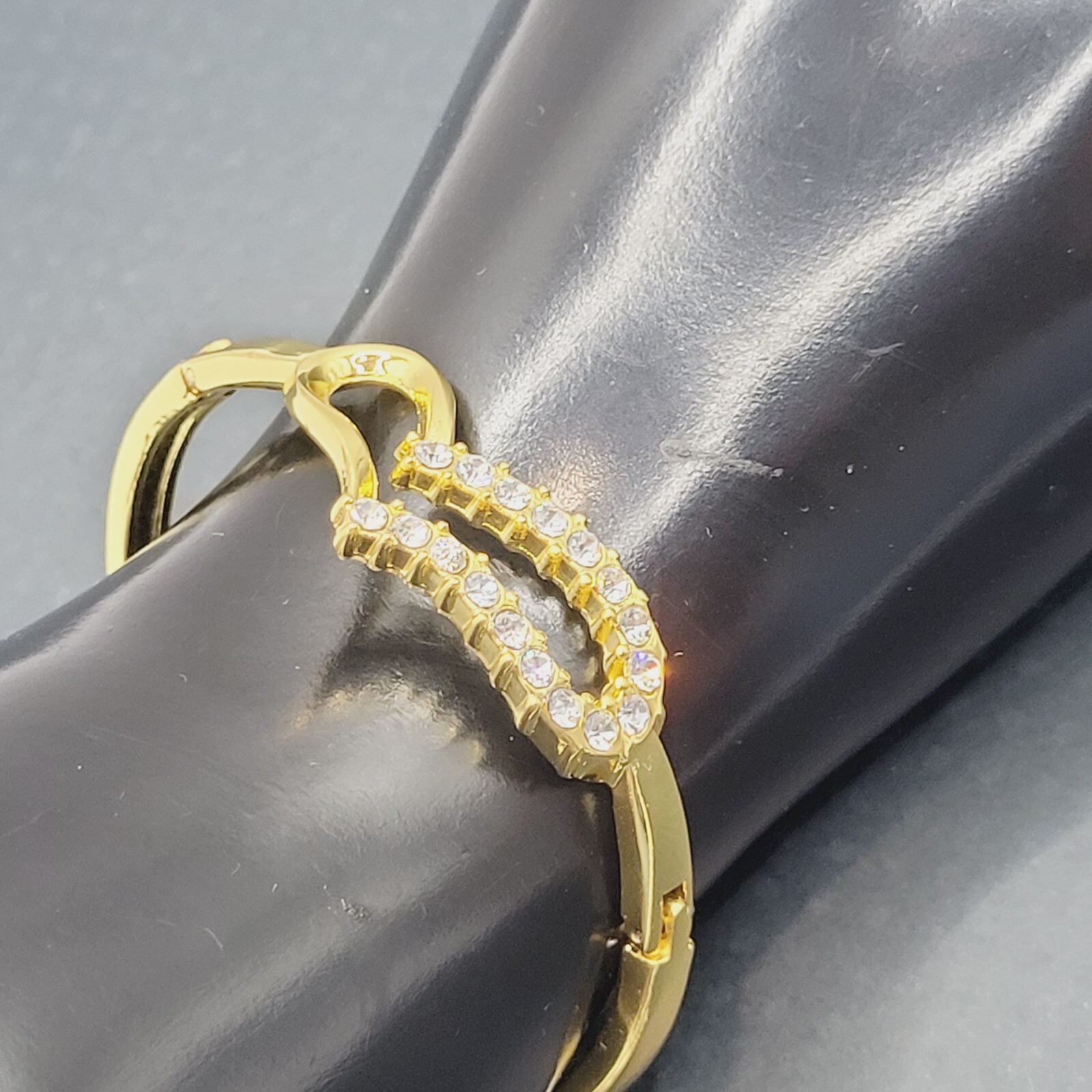 Austrian Crystal Rhinestones Modern Art Deco Heart Bracelet Gold Tone 8 Inch