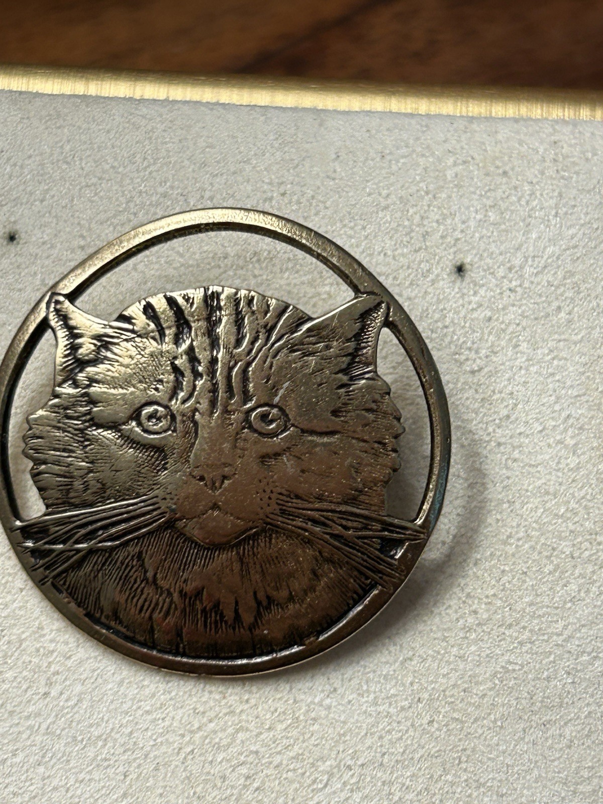 Vintage bronze Tone Round Cat Face Brooch Pin