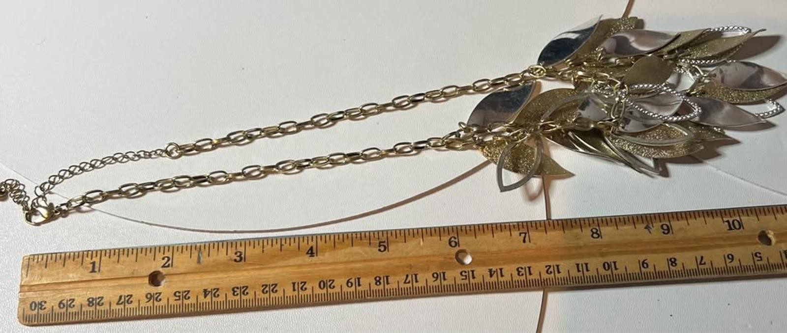 Shiny Gold Tone Necklace in Perfect Condition