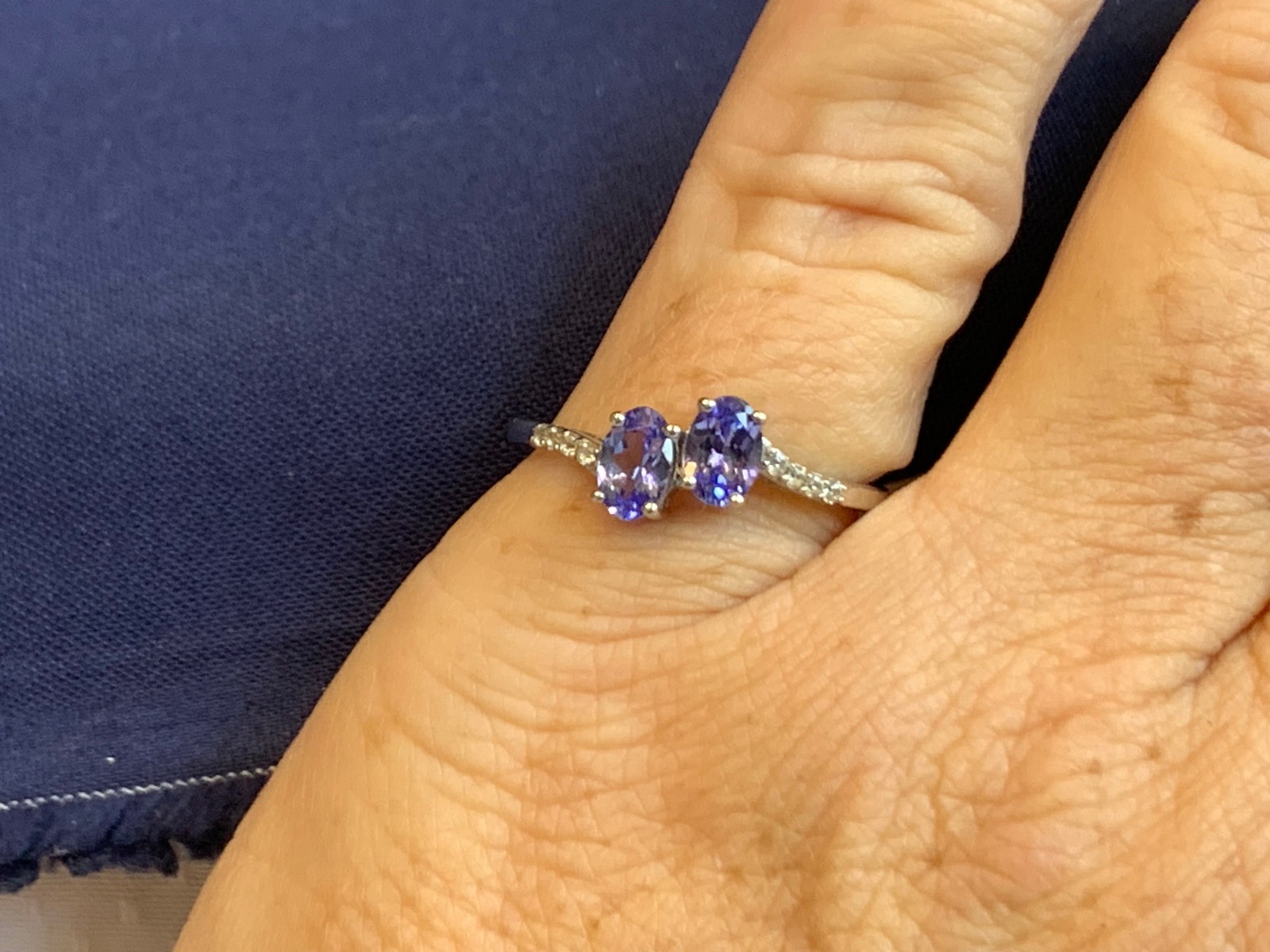 Sterling Silver Ring 2.18g Fine Jewelry Size 8 Band Tanzanite Look Stones *READ*