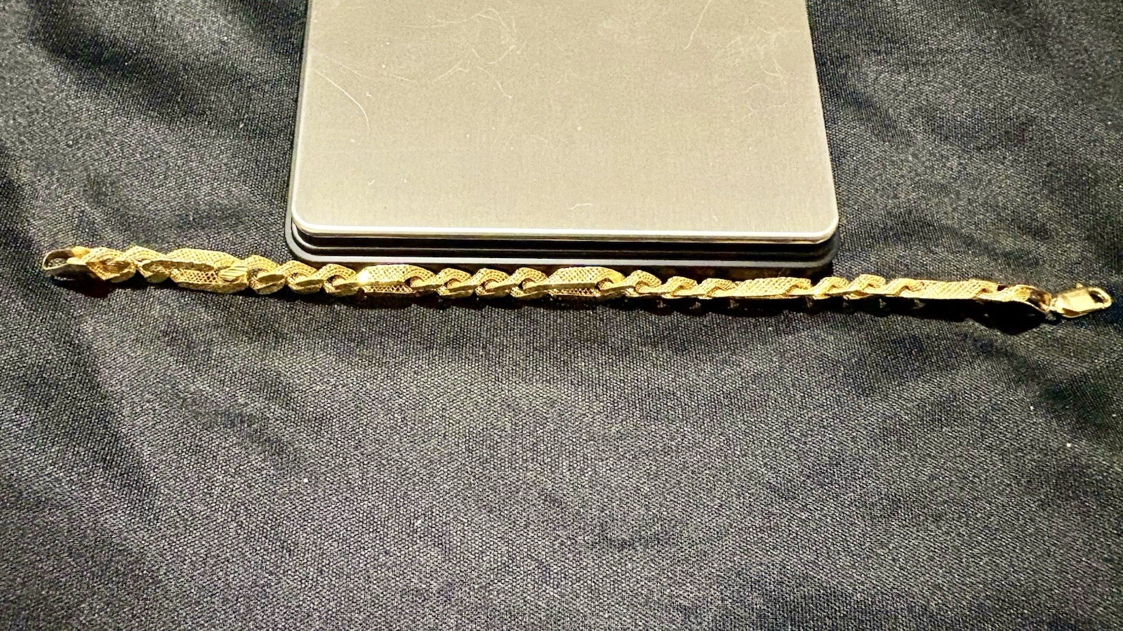 22K Gold Figaro Chain Link Bracelet 8in. Lobster Clasp, No Main Stone