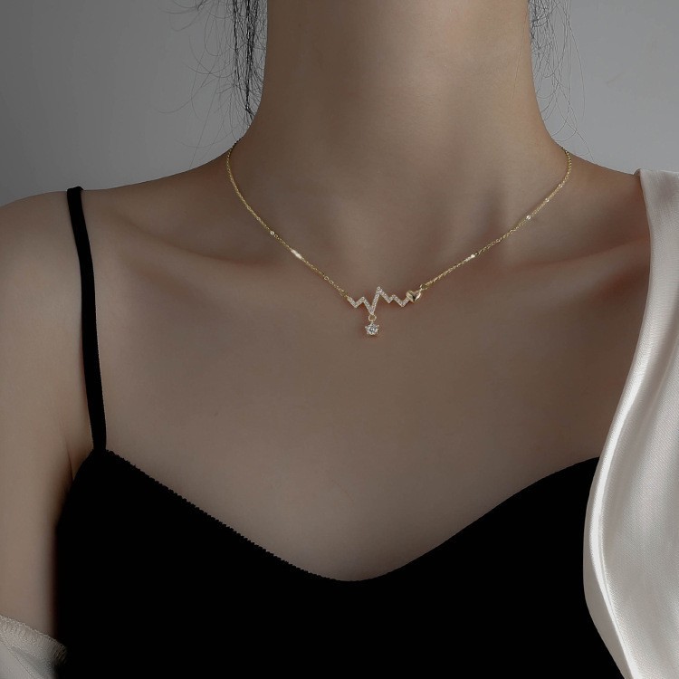 1 Pcs Heartbeat ECG Choker Short Chain for Women, Simple Daily Elegance