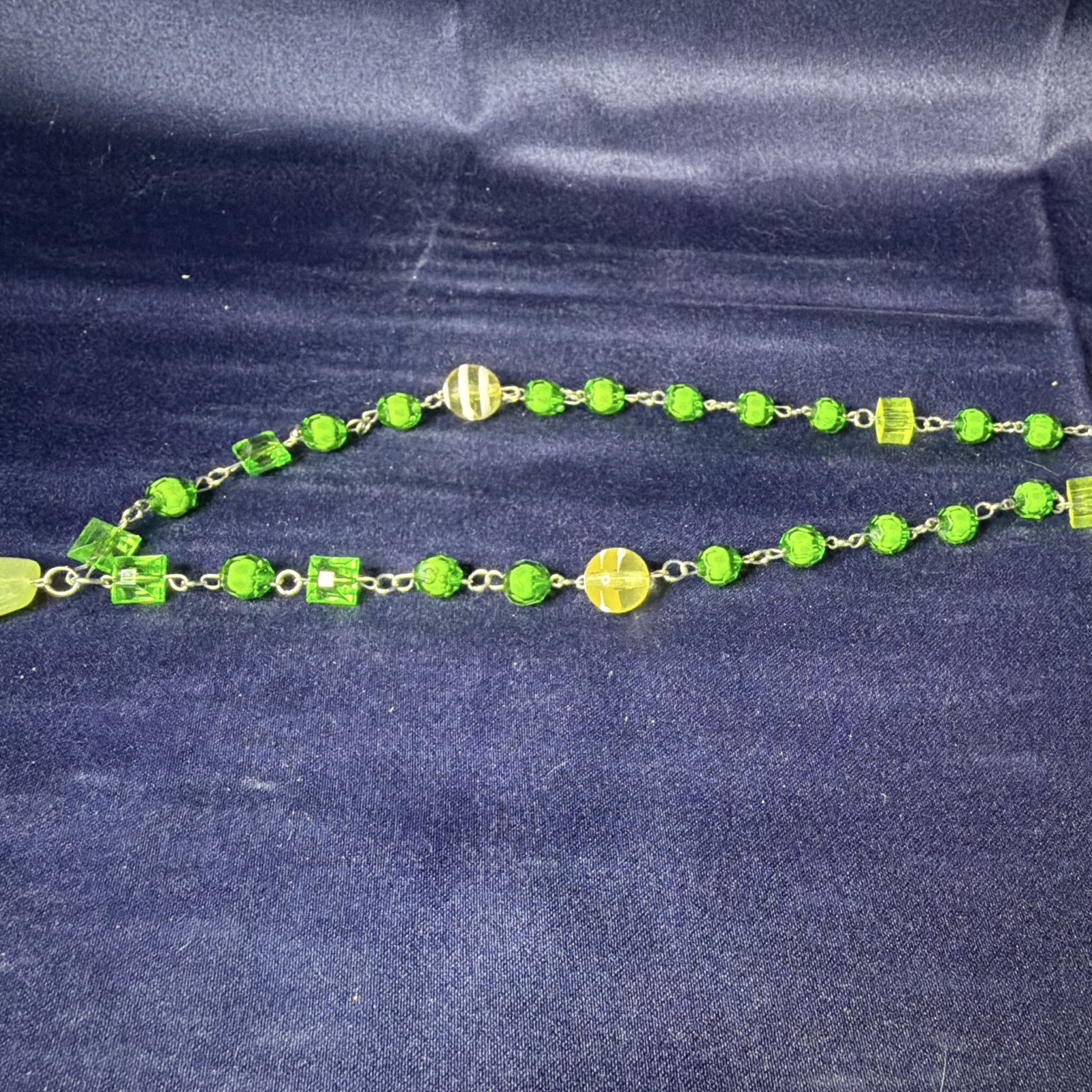 Green Acrylic Beaded Necklace Geometric Drop Pendant Silver Tone Lobster Clasp