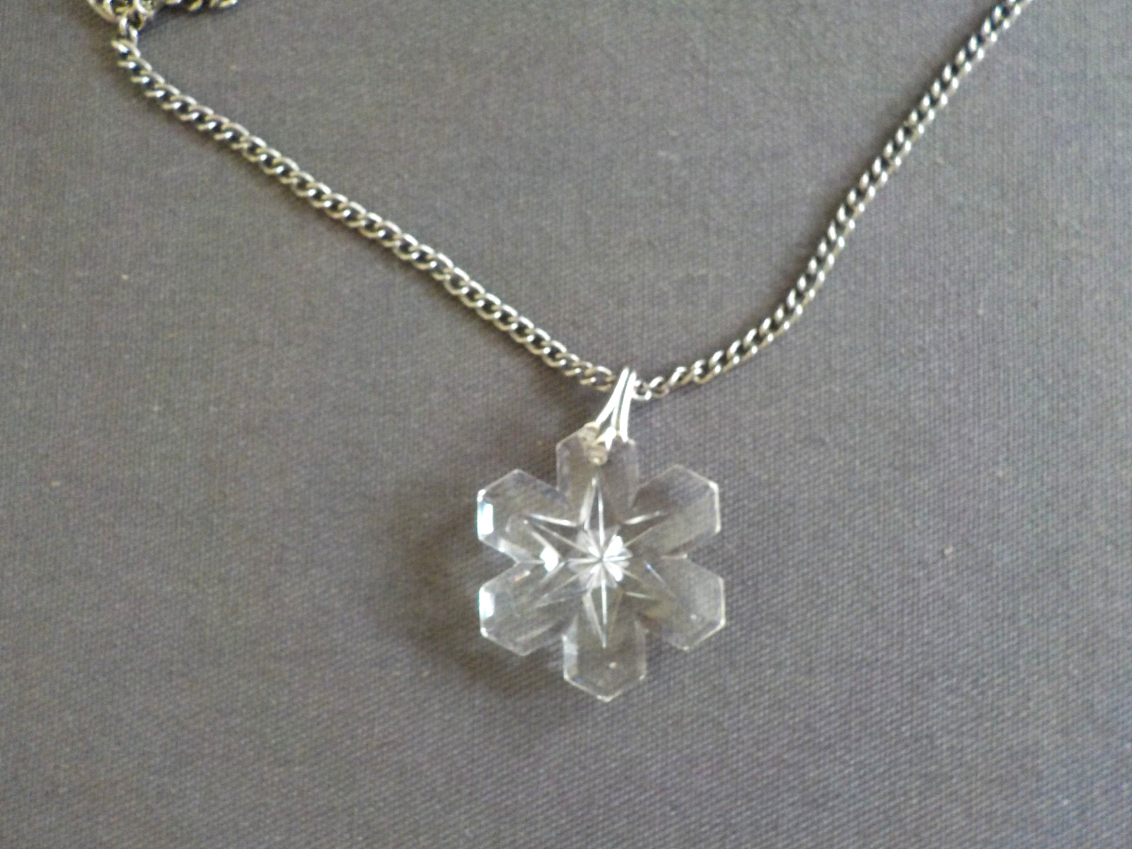 Snowflake Glass Necklace Silver Tone Metal Pendant Chain