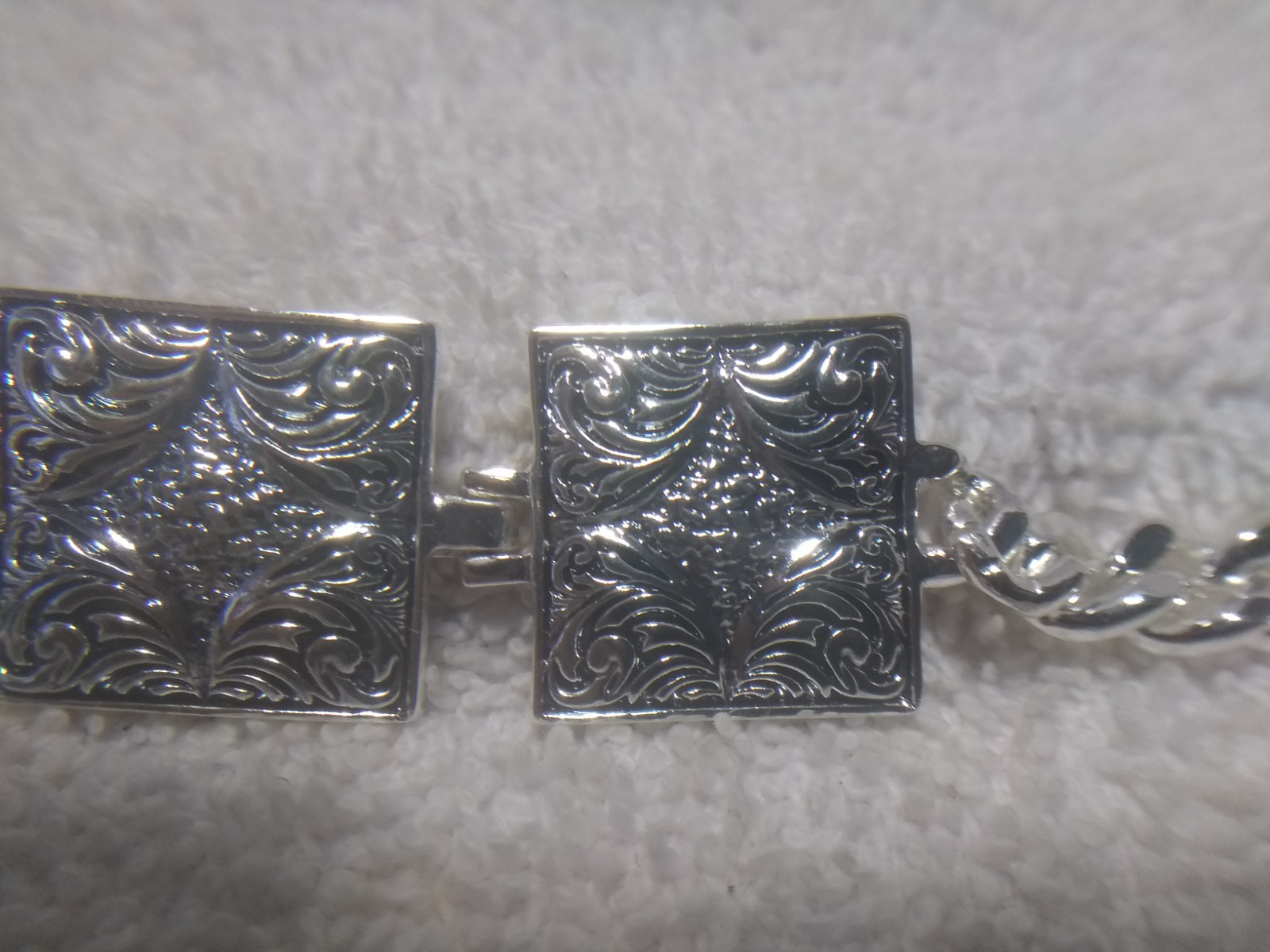 Montana Silversmiths Silver Green Engraved 4 Leaf Clover Bangle Bracelet NIB