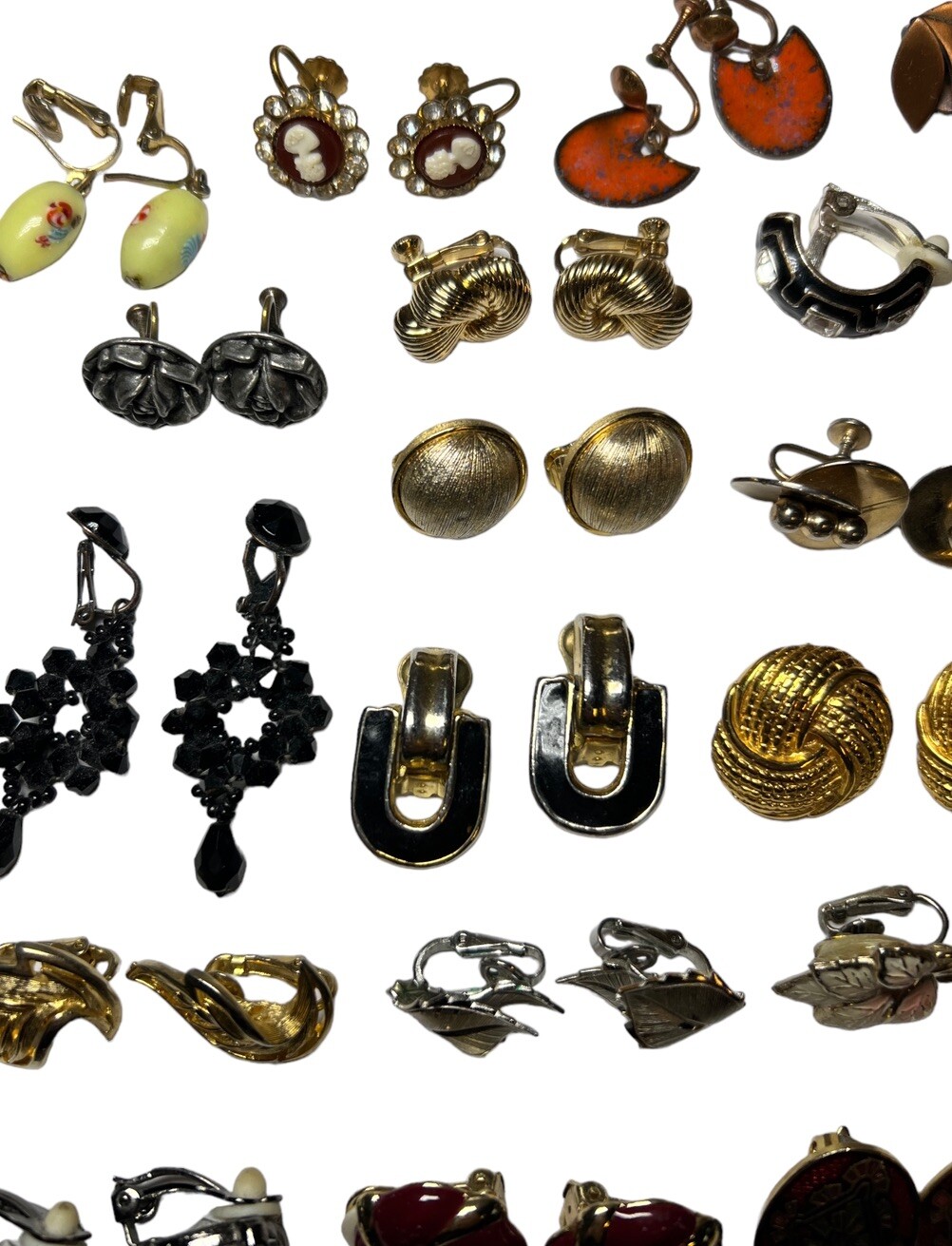Lot Of 27 Vintage Pairs Clip On Screw Earrings Rhinestone Ceramic Enamel b