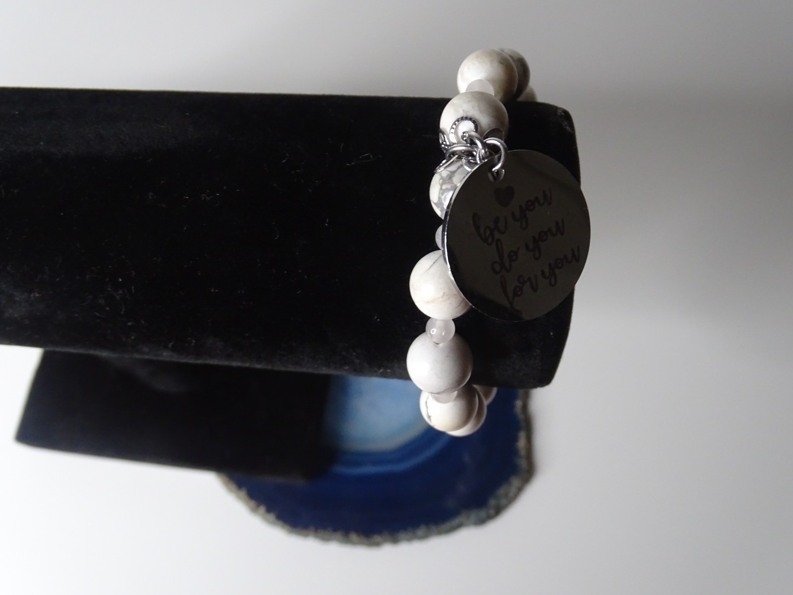 Stunning Southwestern White Howlite Beaded Bracelet With Silver-Tone Charm 30g