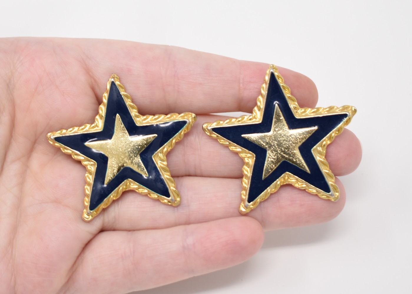 1 5/8″ Chunky Yellow Gold Plated Blue Enamel Rope Lined Star Stud Earrings