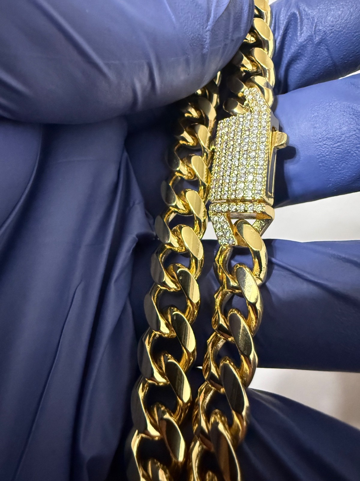 gold filled cuban chain 22 inch 10mm wide 4mm thick w/iced out vvscz clasp