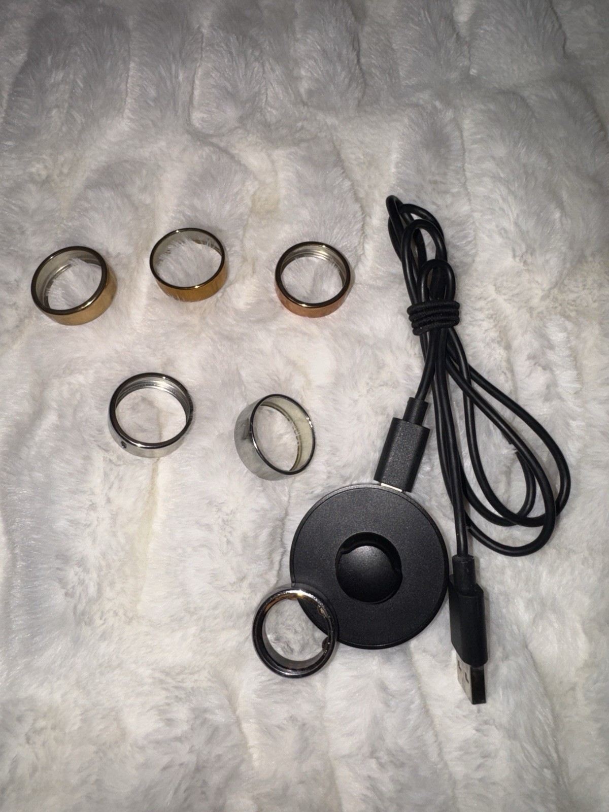 Oura Ring Silver Gen 3 Horizon Size 9 Pre-Owned. Charger and 5 covers included!!