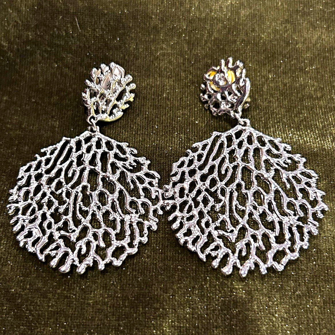 Silver Tone Clip-On Dangle Drop Earrings Coral Fan Filigree Nature Theme