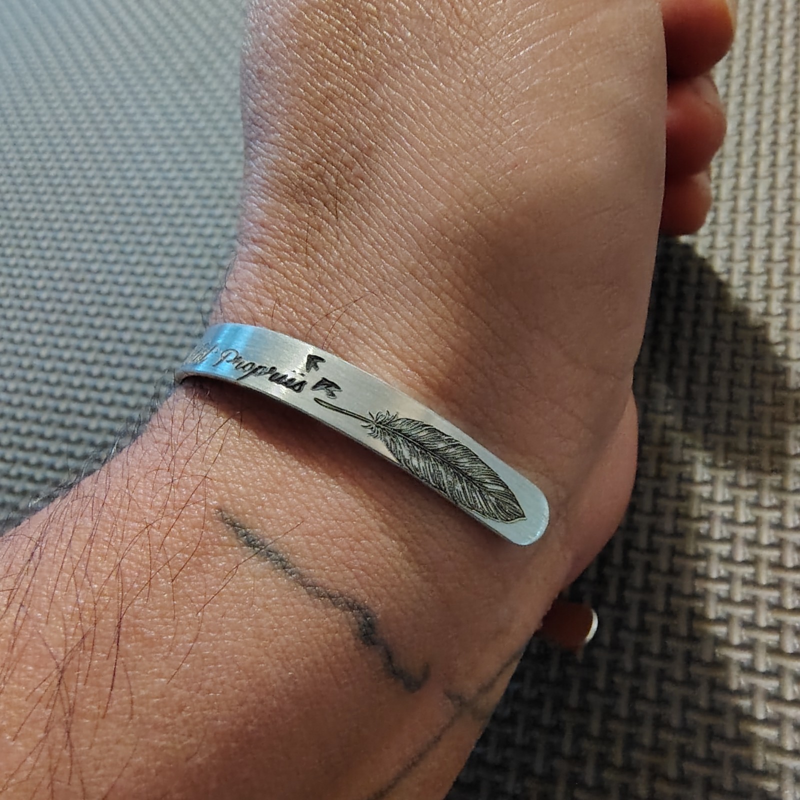 HANDMADE CUSTOM Aluminum Alis Volat Propriis Engraved Cuff Bangle Bracelet 6mm