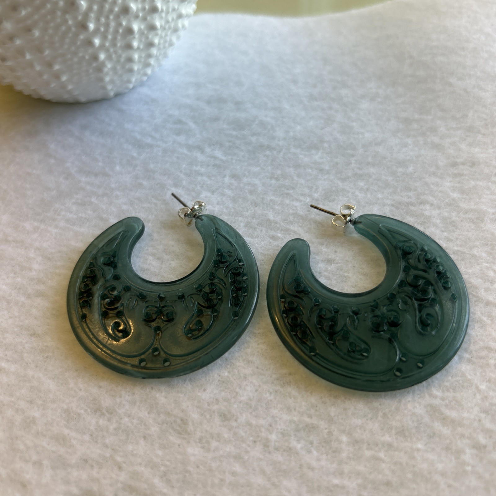 Vtg AVON – Jade Tone” Faux Jade Lucite Hoop Post Earrings