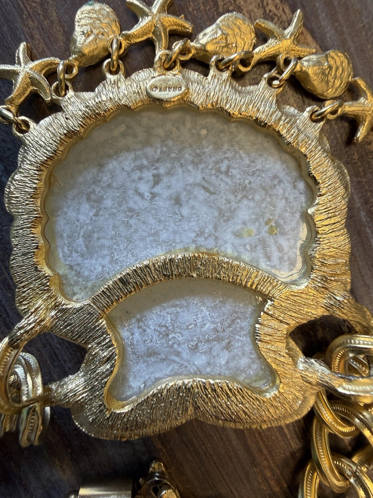 Vintage Signed CRAFT Gem-Craft Gold Tone Seashell Statement Necklace 10”
